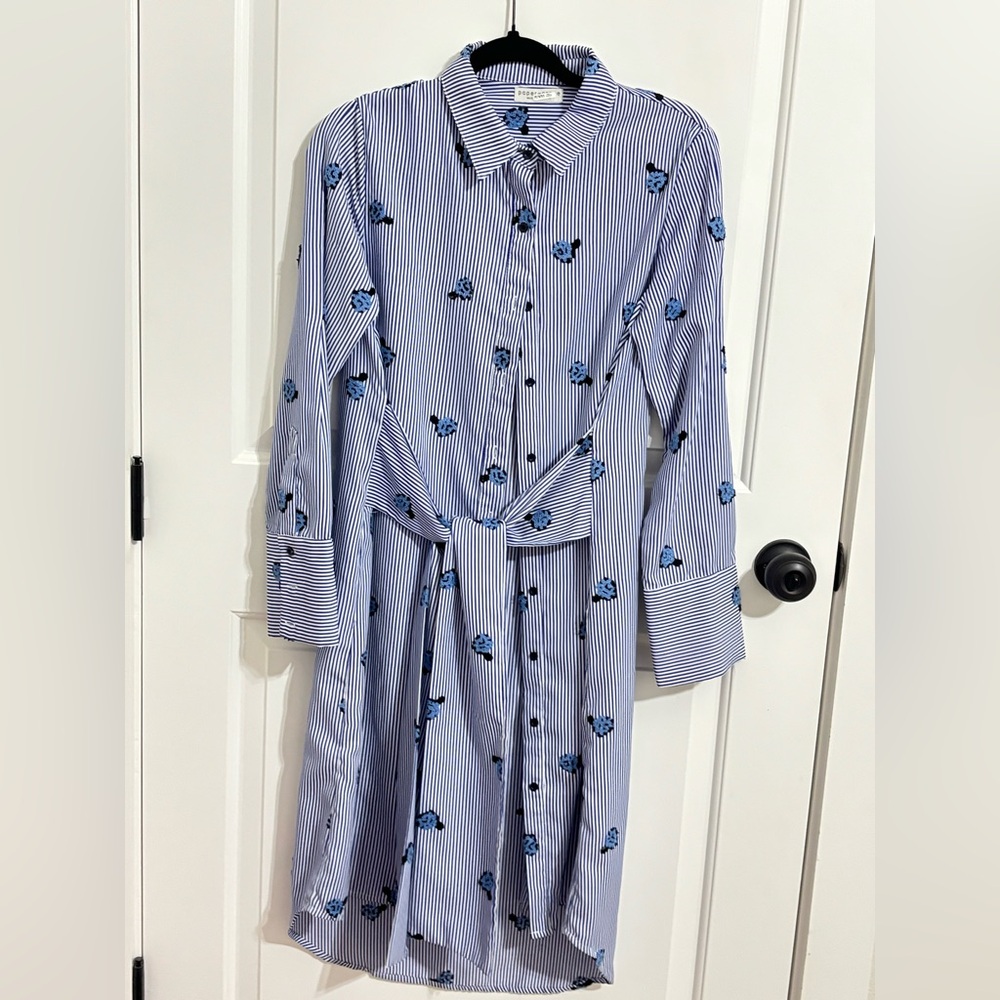 NWOT - PAPER CRANE - SIZE M - Blue Striped Floral Dress w tie in front of